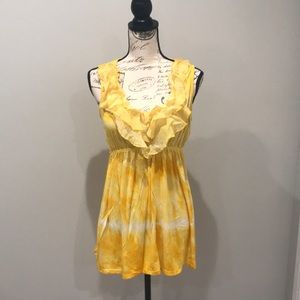 One world ruffle v-neck top sz medium